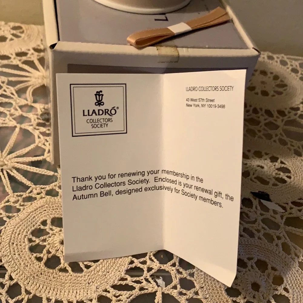 Lladro 1993 Porcelain Fall Bell Ornament Vintage Retired w/ Box White Ta… - Picture 3 of 6
